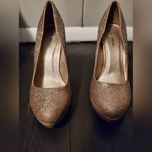 Gold sparkle heels